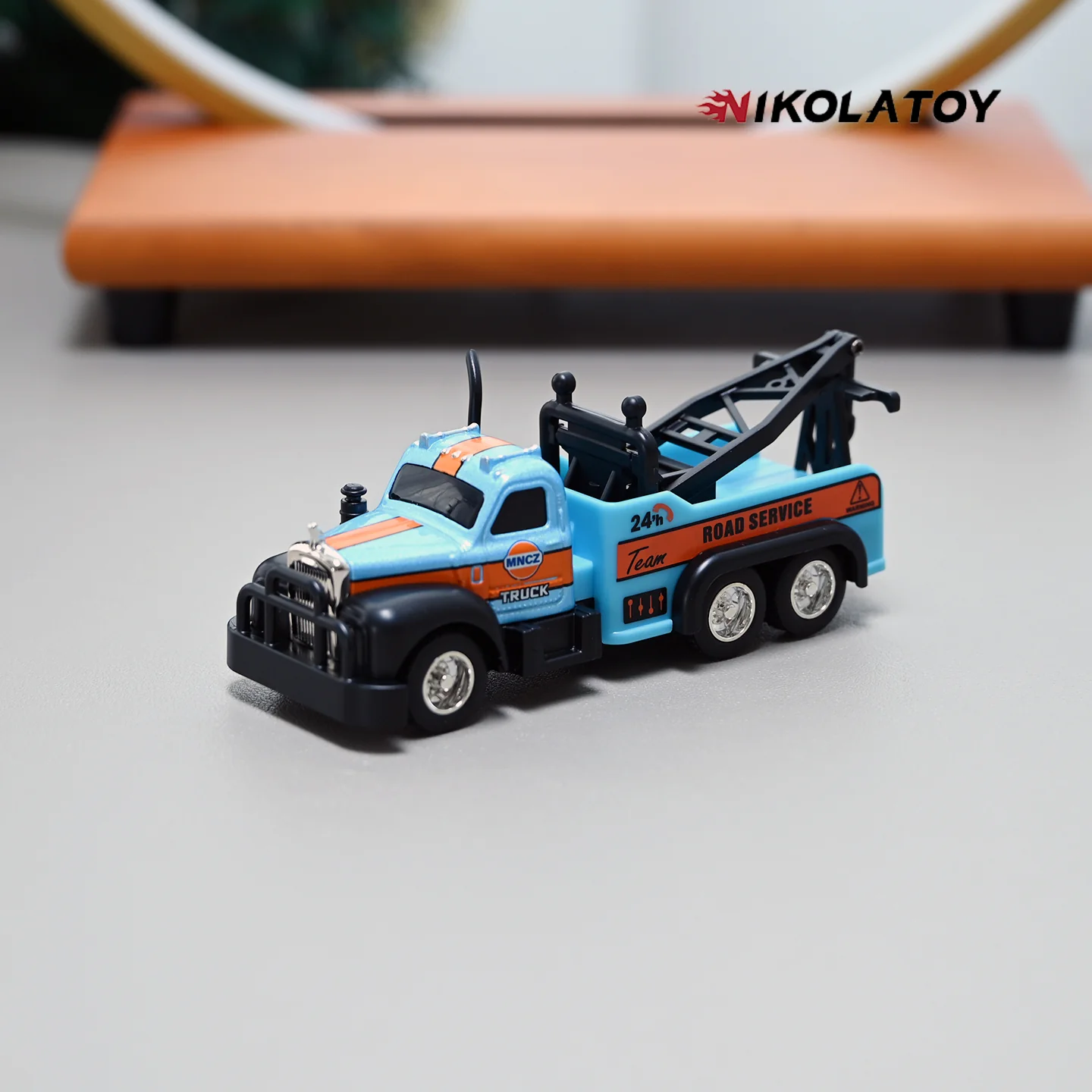 1:64 Tow Truck Remote Control Car - Image 5